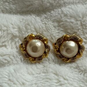 Vintage CHANEL Gold and Cream Pearl Earrings